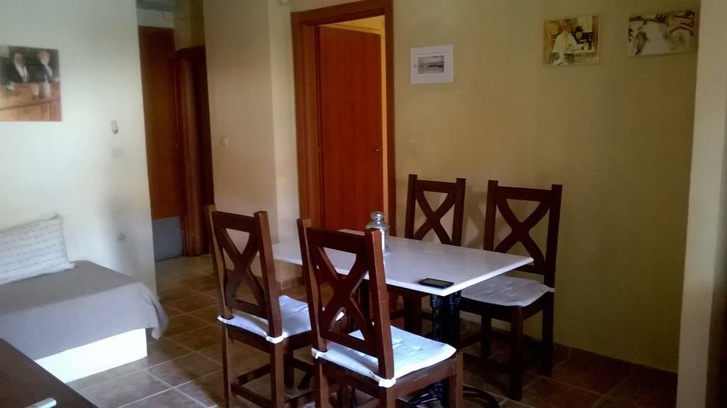 Ydna Family Hotel Apartments Poszídi Szoba fotó